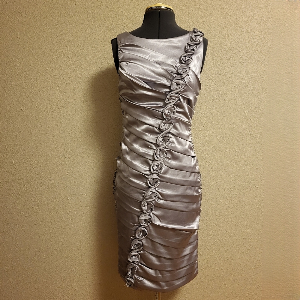 NWT Signature by Sangria Silver Dress Size 6